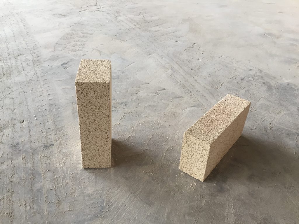 常用的幾種輕質(zhì)保溫磚的簡(jiǎn)介-鄭州平順耐火材料有限公司