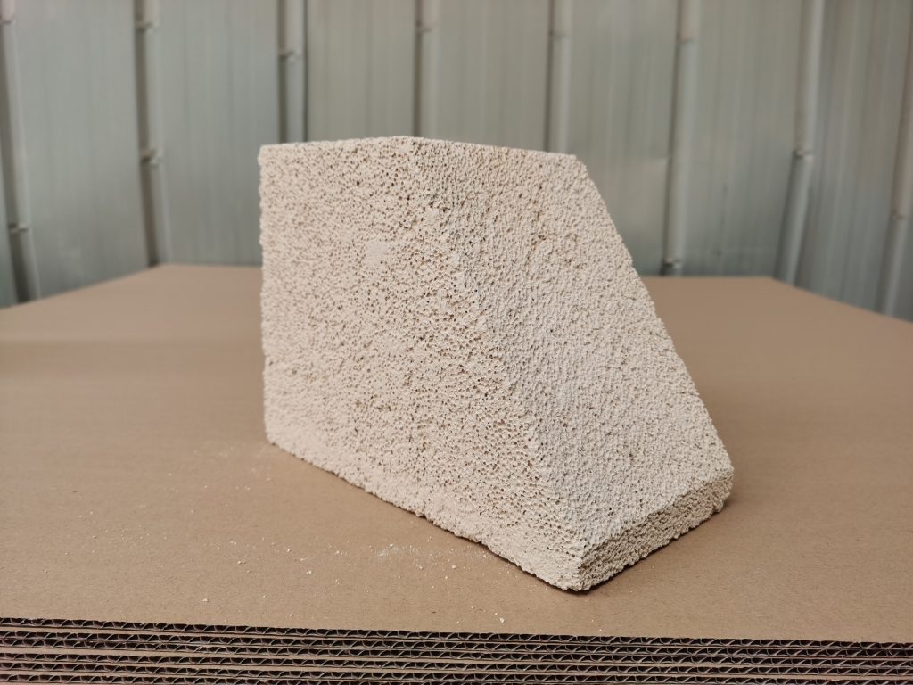 江蘇高鋁聚輕耐火磚